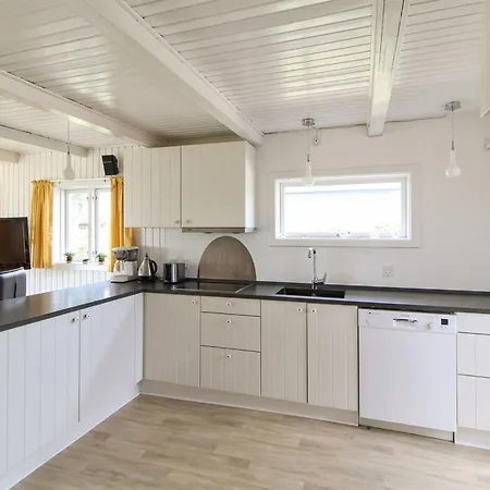 Lillebror - 200m From The Sea By Interhome *
